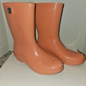 UGG Australia Mid Calf Rainboots  Sz 8 CORAL